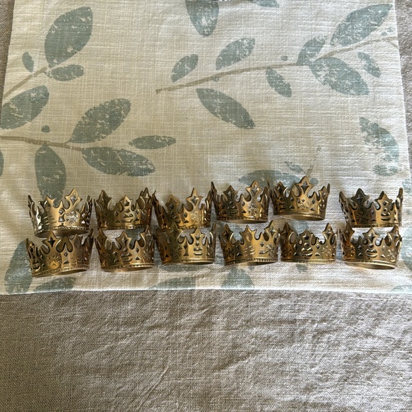 Set of 12 Crown Napkin Rings. - Picture 3 of 4